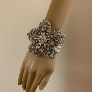 Pearl and diamond bracelet